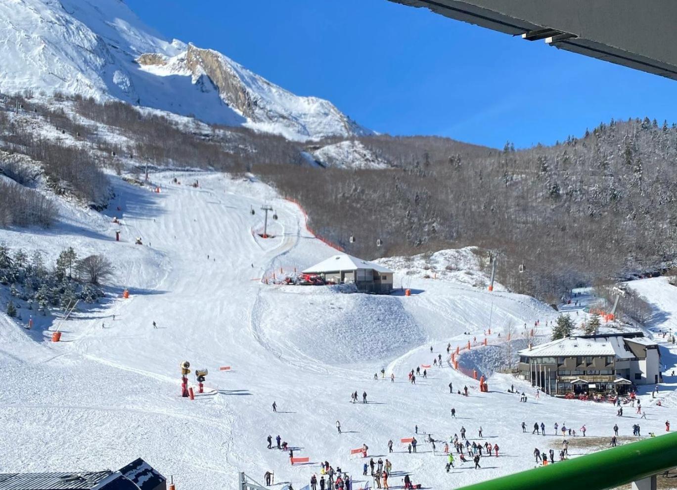Le Skidoux 2*, Au Pied Des Pistes, Vue Montagne Gourette Luaran gambar