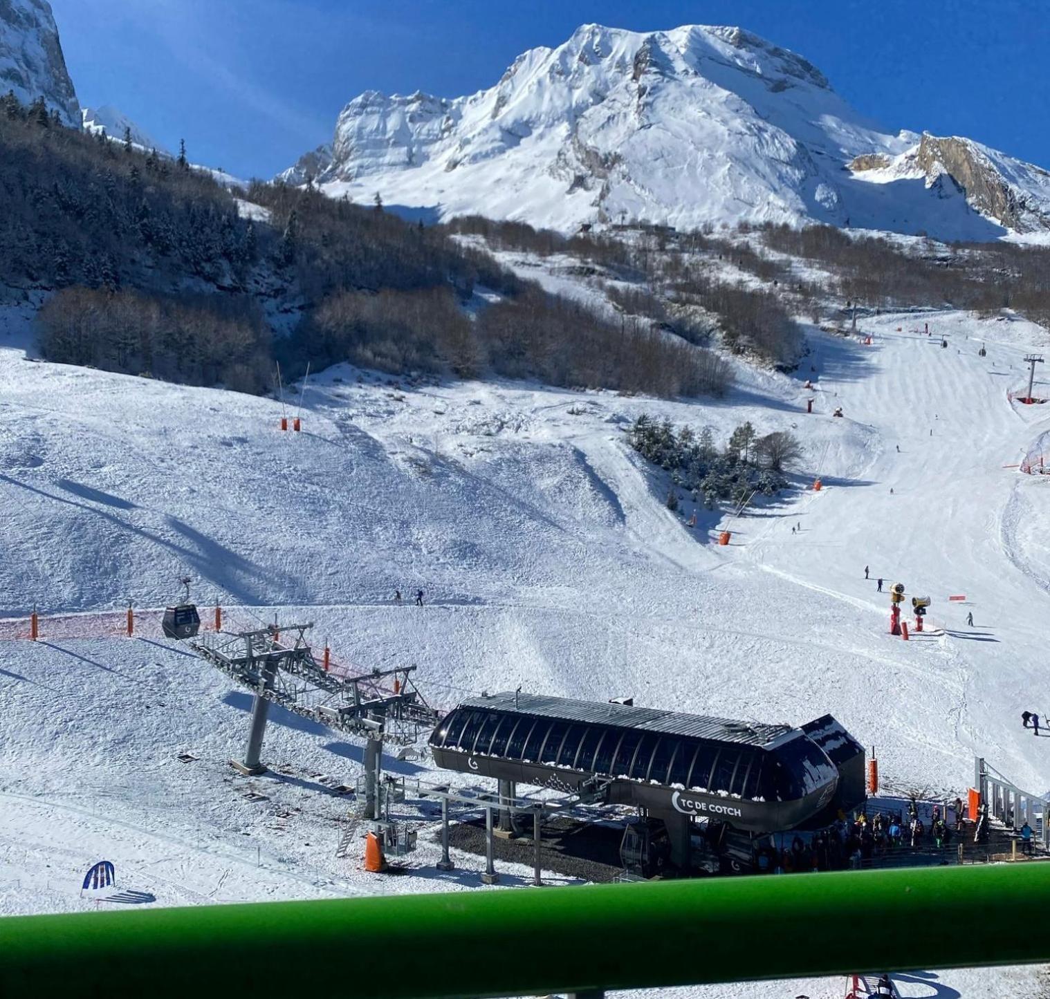 Le Skidoux 2*, Au Pied Des Pistes, Vue Montagne Gourette Luaran gambar