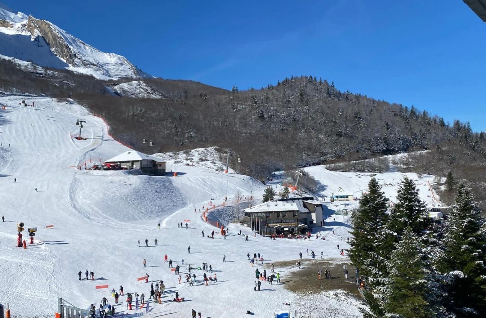 Le Skidoux 2*, Au Pied Des Pistes, Vue Montagne Gourette Luaran gambar