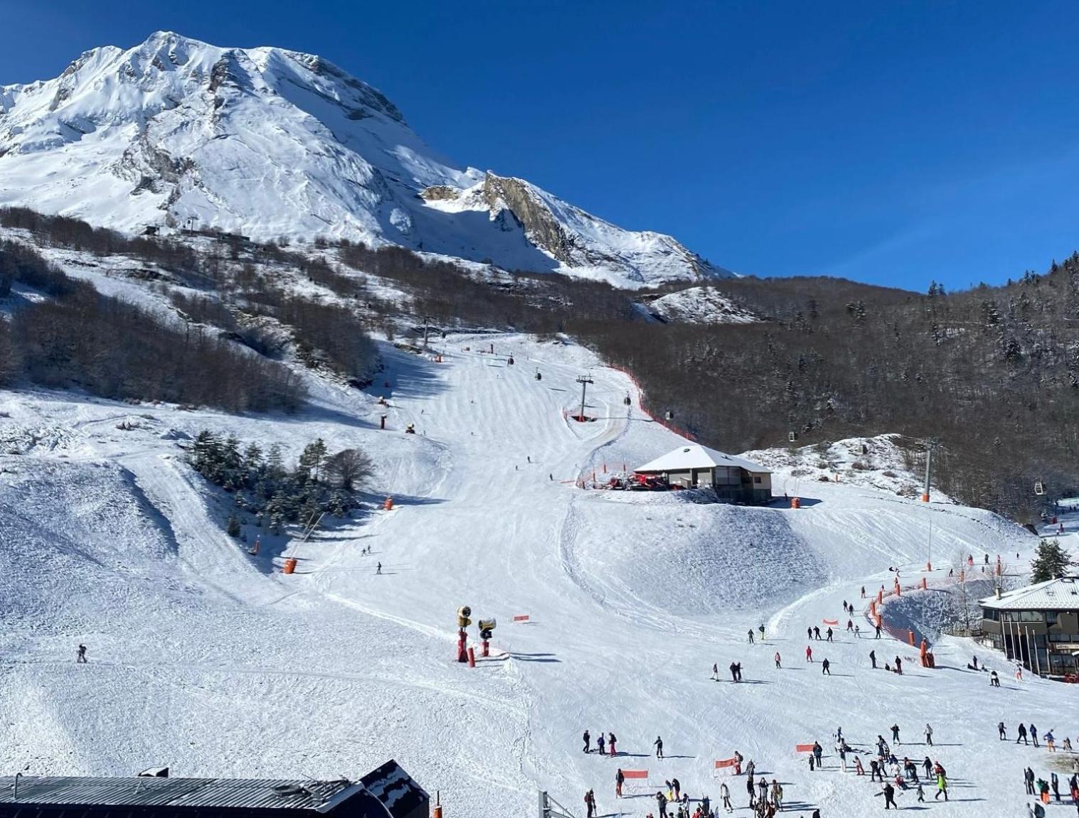 Le Skidoux 2*, Au Pied Des Pistes, Vue Montagne Gourette Luaran gambar
